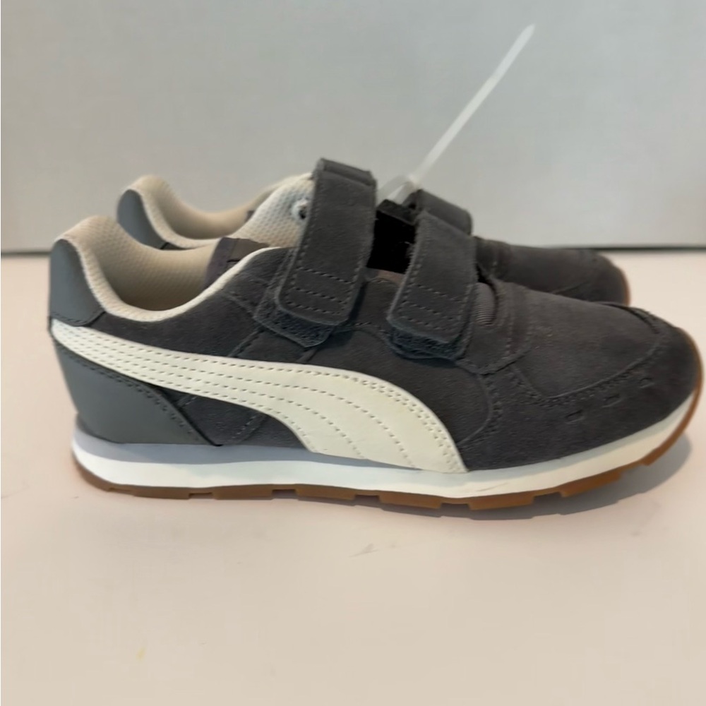 Puma Vista Hook and Loop Shoes Size 1.5 kids
